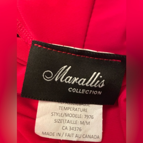 ⬇️ $39 ⬇️Marallis Collection Med Red Cold Shoulder Jersey long sleeved top. NWT. - Picture 7 of 14